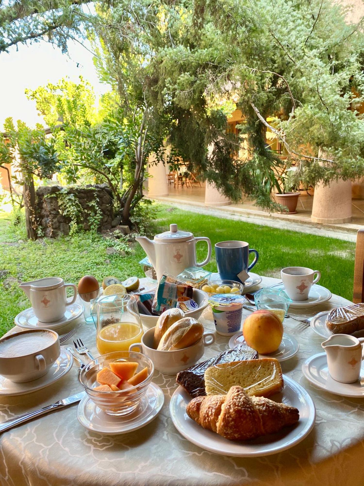קוורטוצ'ו Hotel I Ginepri מראה חיצוני תמונה