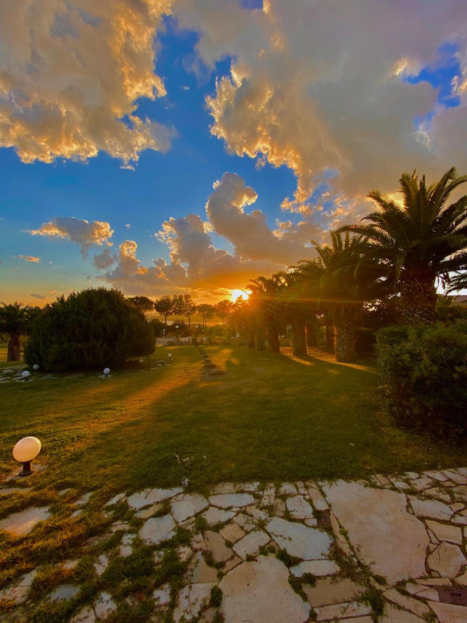 קוורטוצ'ו Hotel I Ginepri מראה חיצוני תמונה