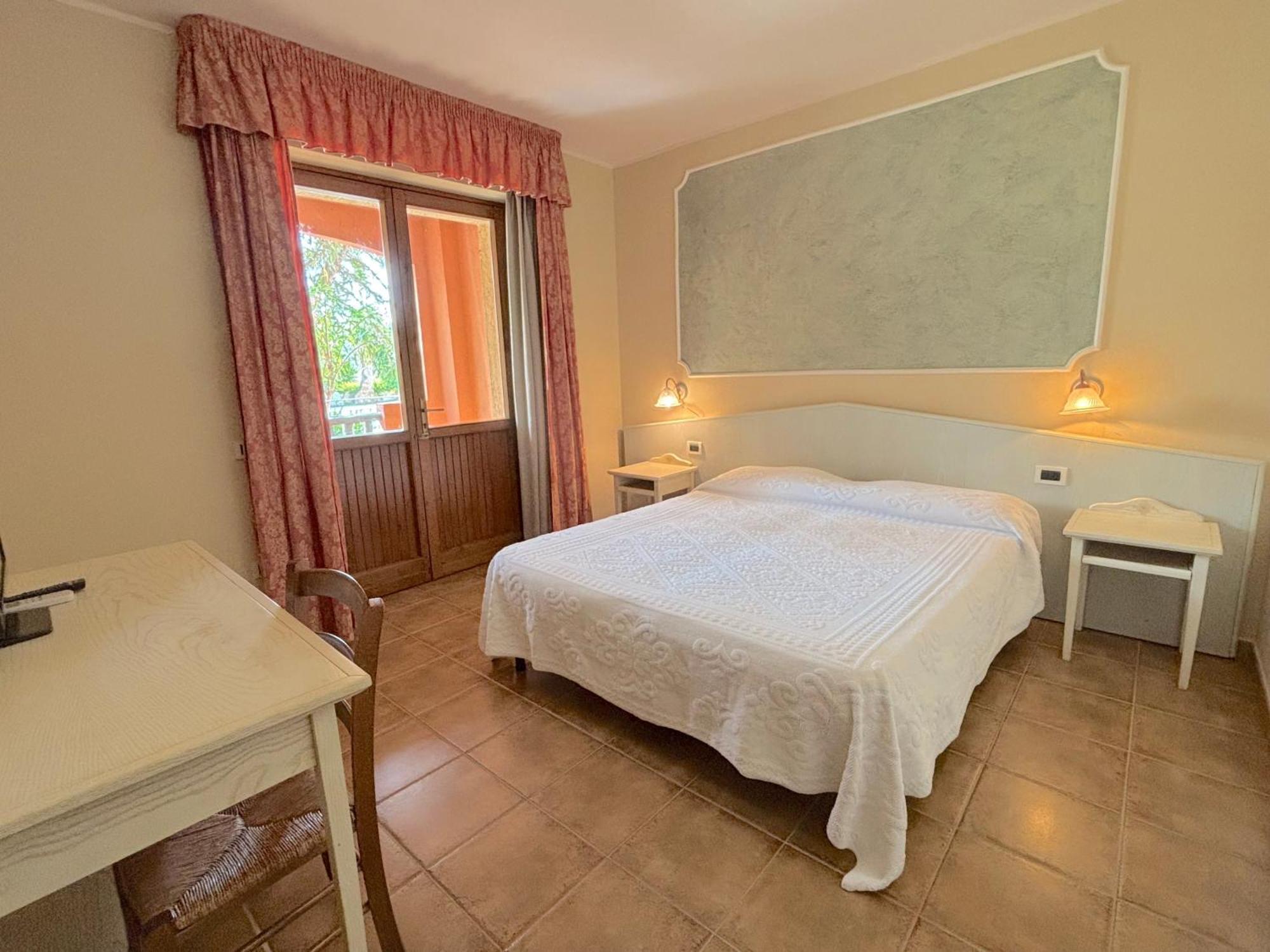 קוורטוצ'ו Hotel I Ginepri מראה חיצוני תמונה