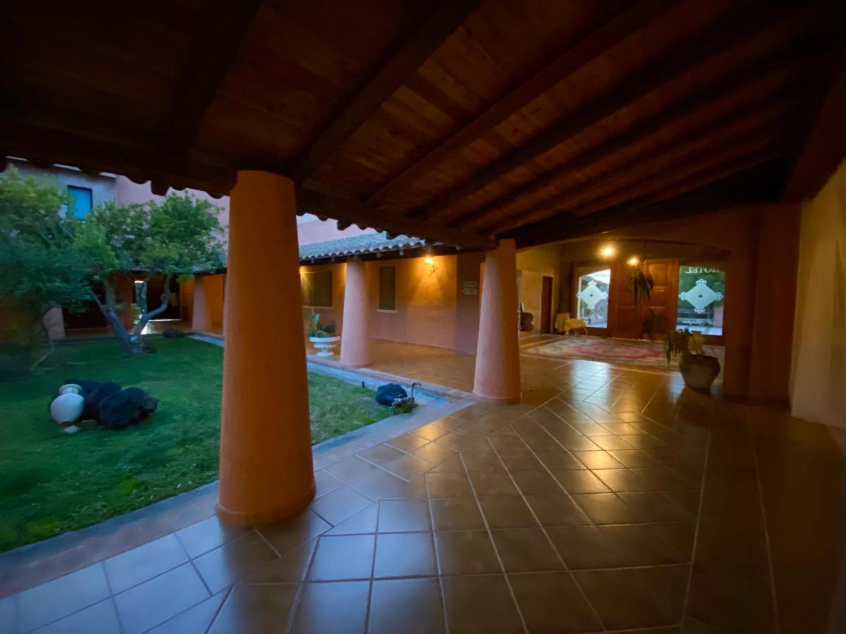 קוורטוצ'ו Hotel I Ginepri מראה חיצוני תמונה